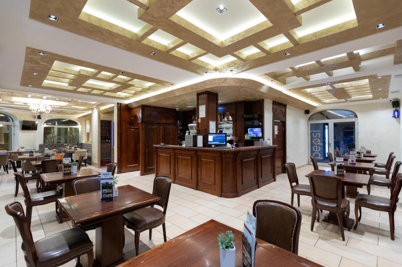 Garni Hotel Royal Crown Subotica Extérieur photo