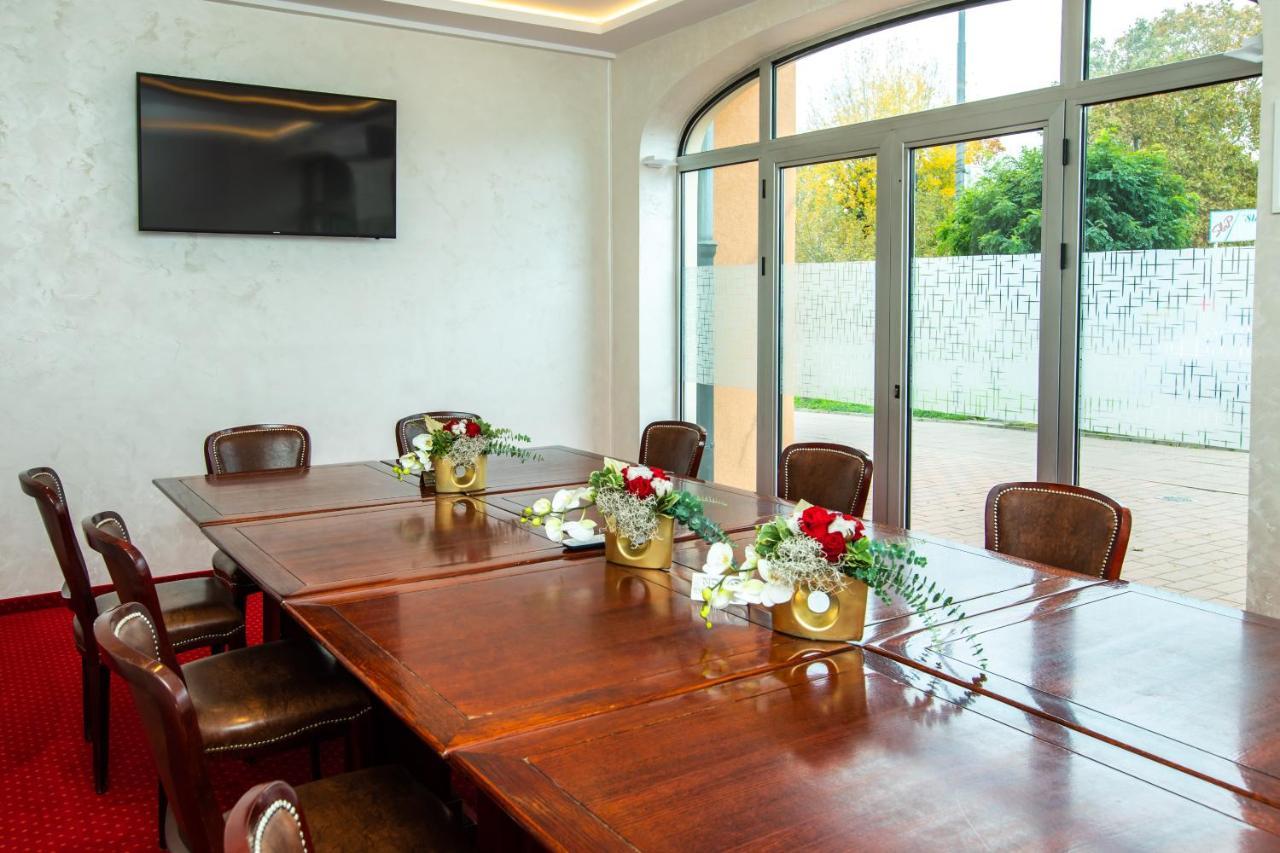 Garni Hotel Royal Crown Subotica Extérieur photo